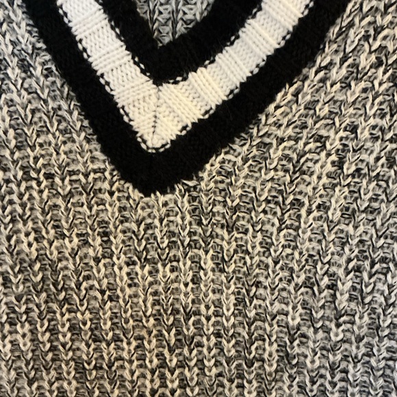 Say What? Monochrome Black and White V-Neck Sweater Large NWOT - Picture 4 of 8